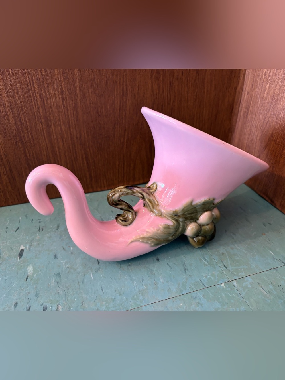 Vintage planter Hull Pottery Cornucopia, Pattern #10, Pink with grapes 1950’s
